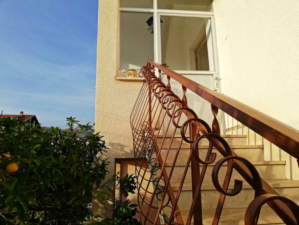Apartmani Anda Трогир Экстерьер фото